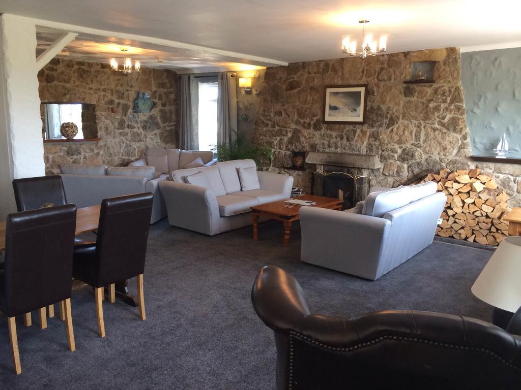 Ty Dderw Country Inn Moelfre Exterior photo