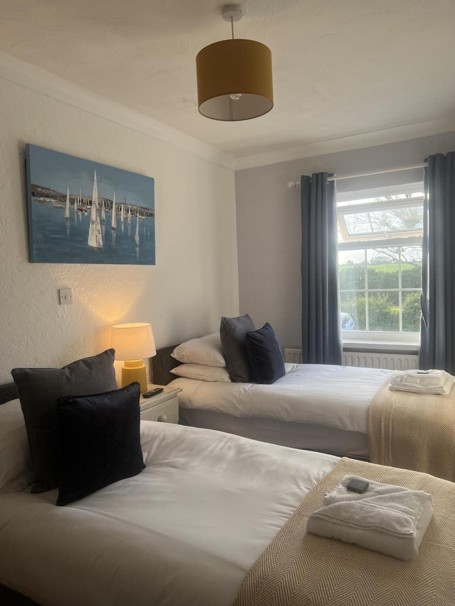 Ty Dderw Country Inn Moelfre Room photo