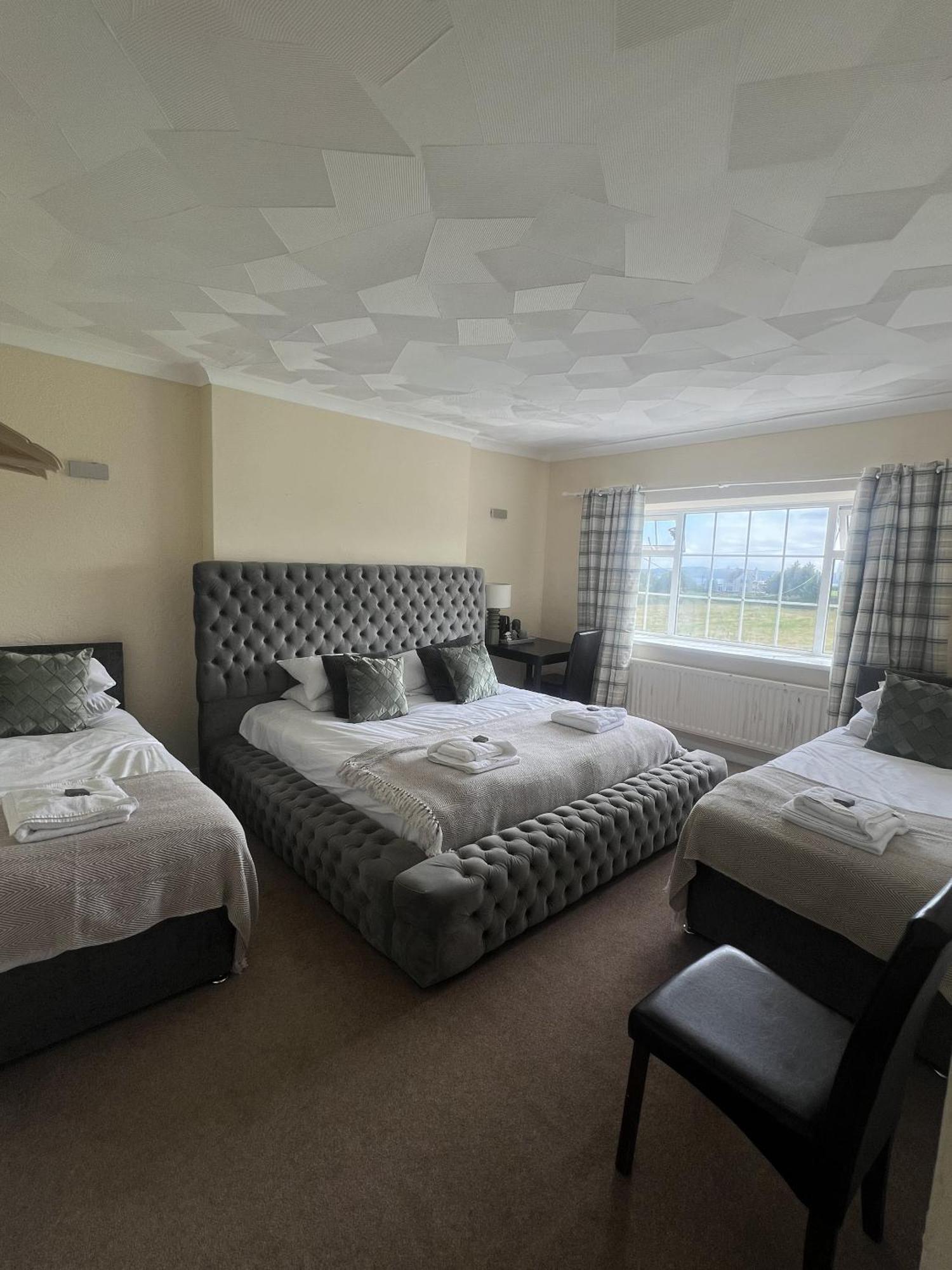 Ty Dderw Country Inn Moelfre Room photo