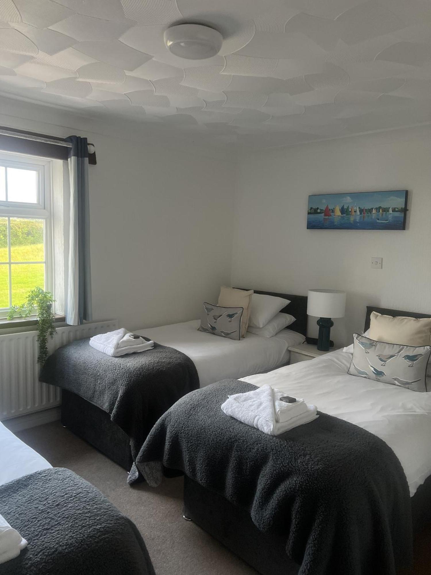 Ty Dderw Country Inn Moelfre Room photo