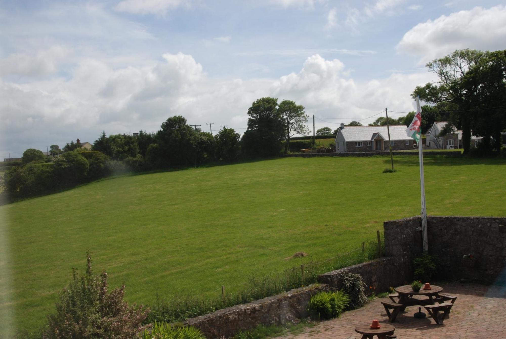 Ty Dderw Country Inn Moelfre Exterior photo