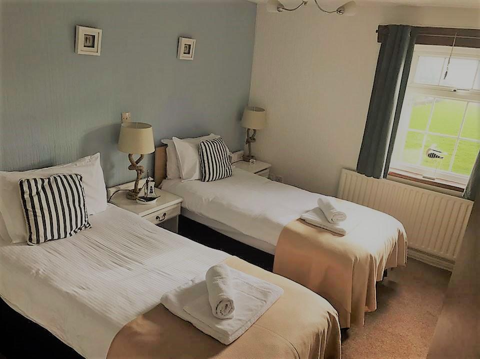 Ty Dderw Country Inn Moelfre Exterior photo